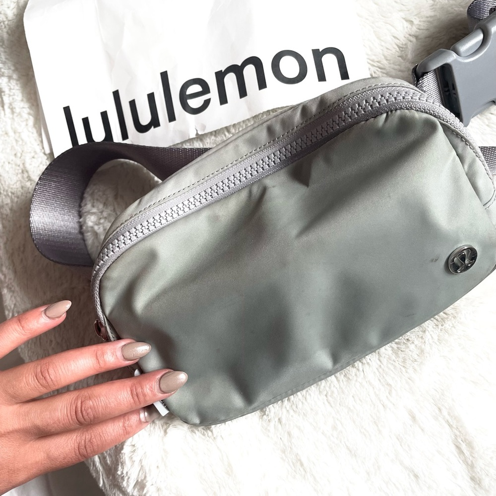 Lululemon Everywhere Belt Bag Crossbody Grey Sage